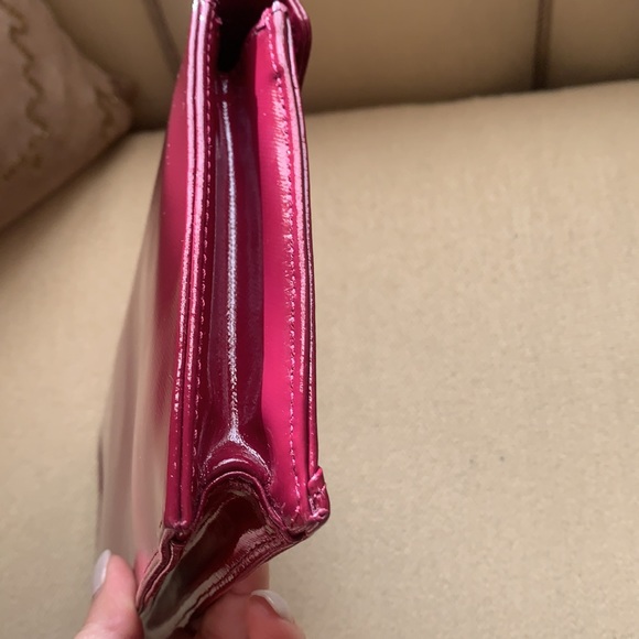 TORY BURCH PATENT CLUTCH! - Picture 4 of 12